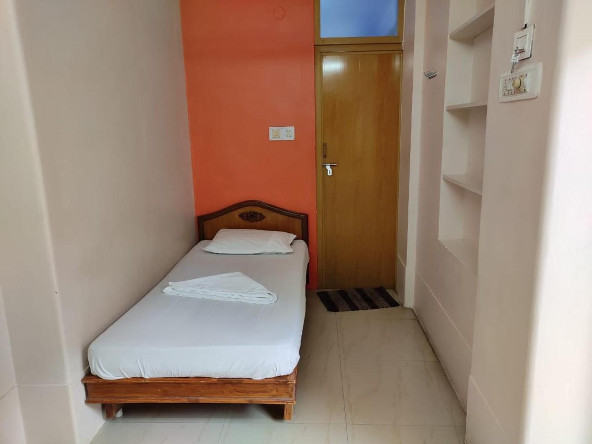 Sibi Lodge Коимбаторе Екстериор снимка